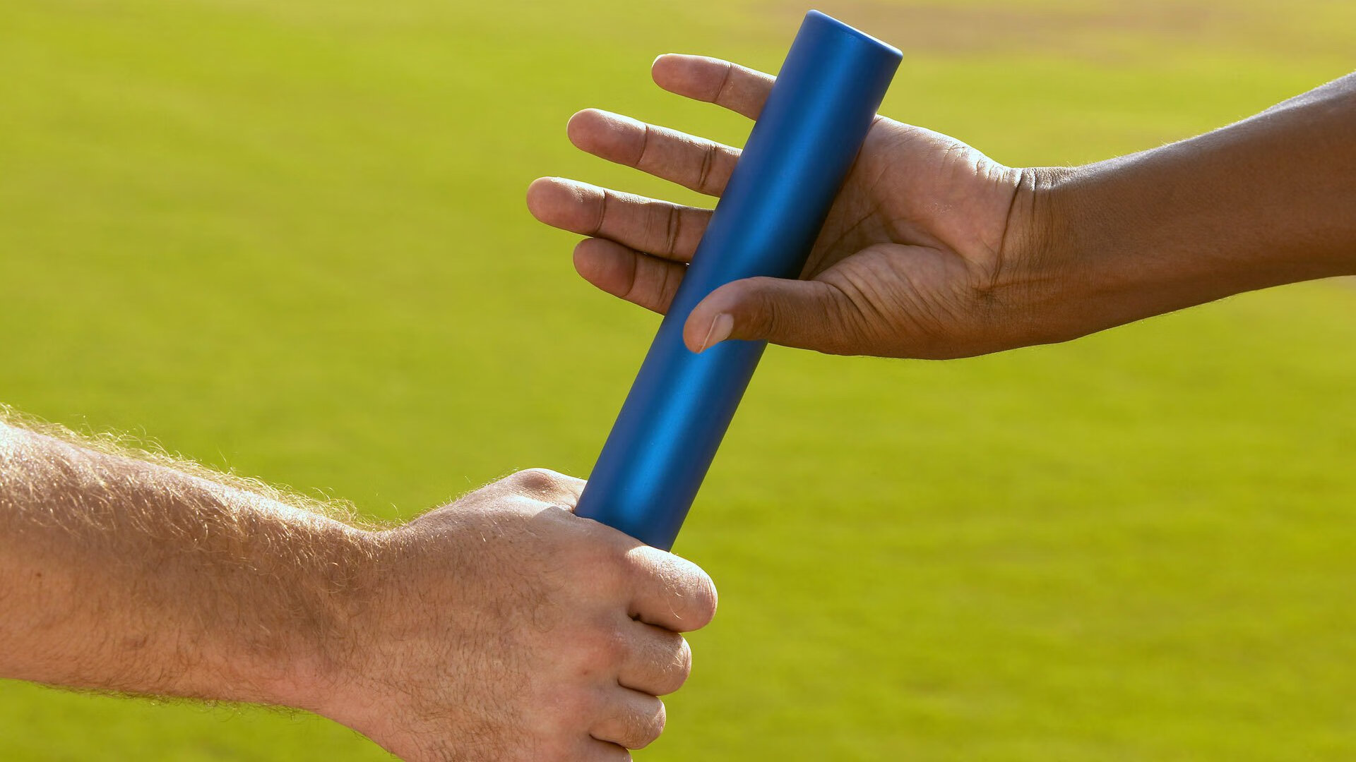 掩护后选择突破还是后撤跳投的判断依据，篮球后掩护战术