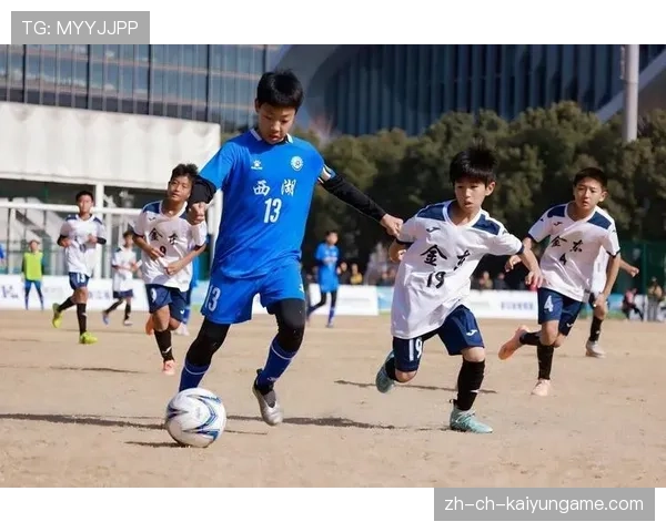 冠军球队球员携手社区开启青少年体育新篇章